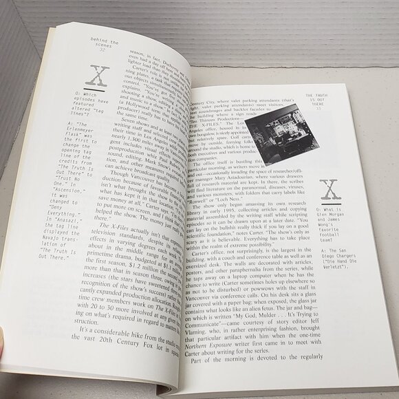 The Official Guide To The X-Files - Picture 6 of 6